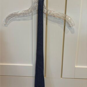 Like New Boys Vineyard Vines Blue and White Silk Patterned Tie